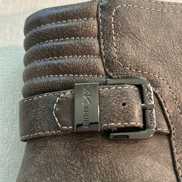 Anne Klein Sport Taupe Aklanette Booties Zip w/ Buckle Size 8 Like new condition - Picture 4 of 14